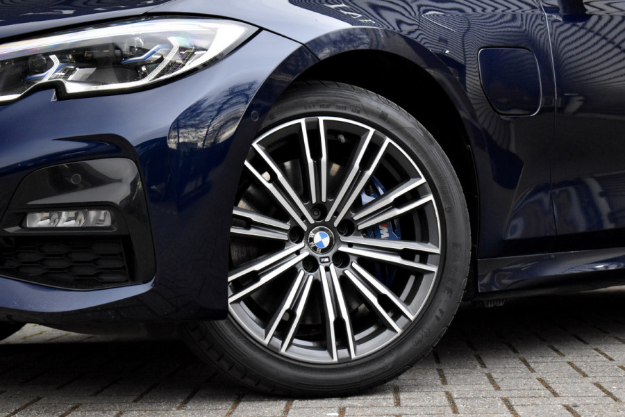 BMW 3 Serie 330e M Sport Individual | Pano | ACC | Laser Light | Memory | Harman/Kardon | Camera |