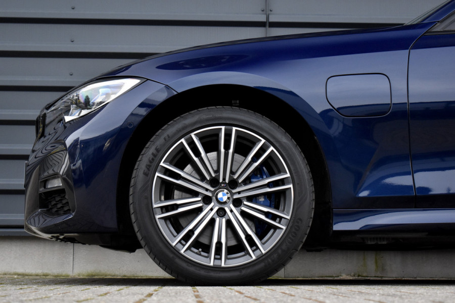 BMW 3 Serie 330e M Sport Individual | Pano | ACC | Laser Light | Memory | Harman/Kardon | Camera |