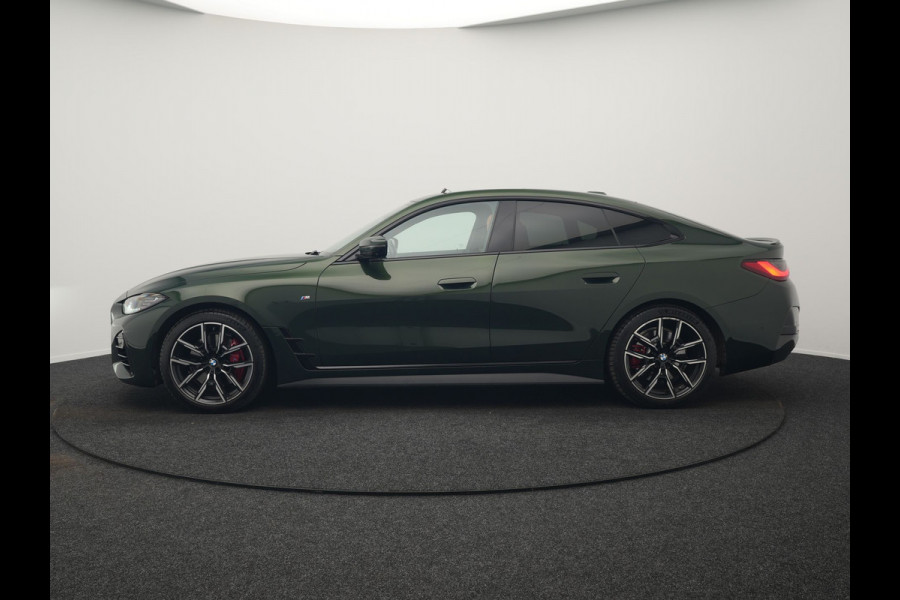 BMW 4 Serie Gran Coupé 430i M Sport 245pk Dealer O.H Sanremo Green | Panodak | Lederen Competition Stoelen Memory & Verwarmd | Adaptive Onderstel | 360 Camera | Harman & Kardon | 19" L.M | Carbon | Apple Carplay | Navigatie | Blis | Virtual | DAB |