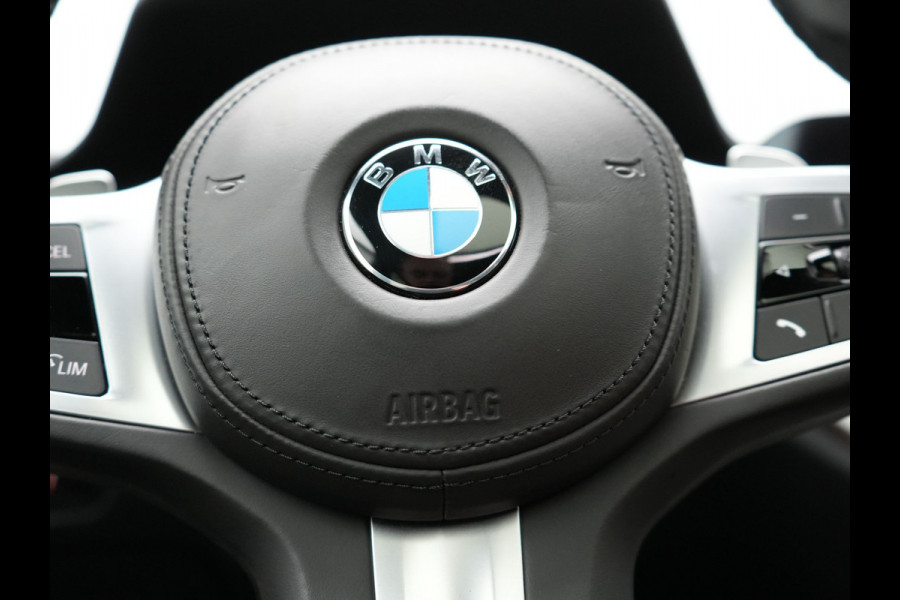 BMW 4 Serie Gran Coupé 430i M Sport 245pk Dealer O.H Sanremo Green | Panodak | Lederen Competition Stoelen Memory & Verwarmd | Adaptive Onderstel | 360 Camera | Harman & Kardon | 19" L.M | Carbon | Apple Carplay | Navigatie | Blis | Virtual | DAB |