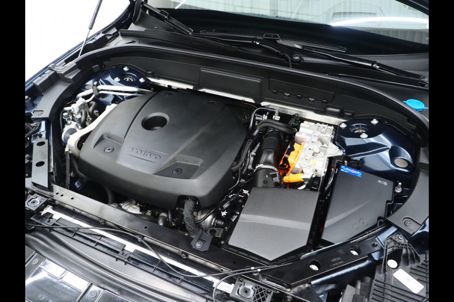 Volvo XC60 2.0 T6 Recharge AWD Ultimate Long Range | Panoramadak | Harman/Kardon | Pilot Assist | Trekhaak | HUD | Keyless | Carplay