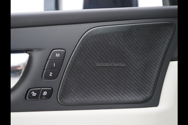 Volvo XC60 2.0 T6 Recharge AWD Ultimate Long Range | Panoramadak | Harman/Kardon | Pilot Assist | Trekhaak | HUD | Keyless | Carplay