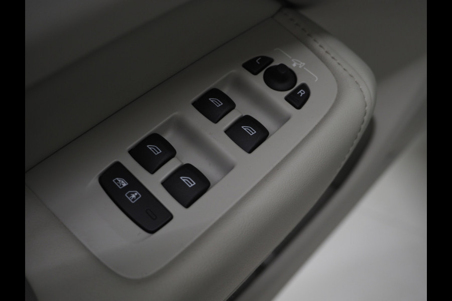 Volvo XC60 2.0 T6 Recharge AWD Ultimate Long Range | Panoramadak | Harman/Kardon | Pilot Assist | Trekhaak | HUD | Keyless | Carplay