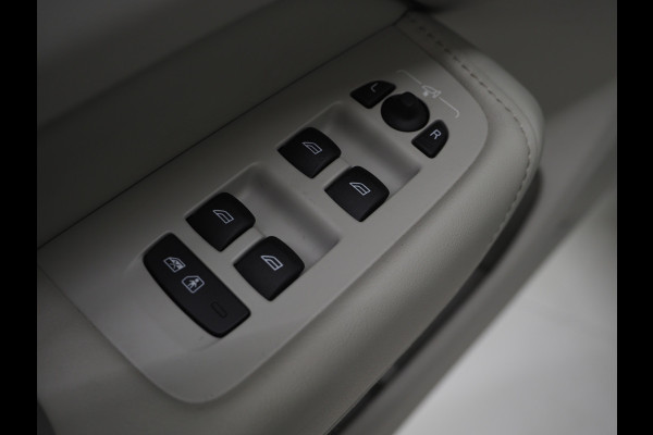 Volvo XC60 2.0 T6 Recharge AWD Ultimate Long Range | Panoramadak | Harman/Kardon | Pilot Assist | Trekhaak | HUD | Keyless | Carplay