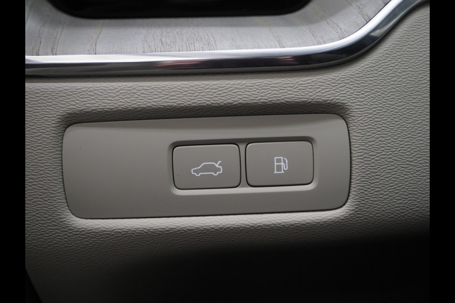 Volvo XC60 2.0 T6 Recharge AWD Ultimate Long Range | Panoramadak | Harman/Kardon | Pilot Assist | Trekhaak | HUD | Keyless | Carplay