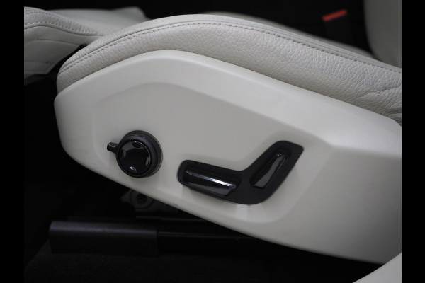 Volvo XC60 2.0 T6 Recharge AWD Ultimate Long Range | Panoramadak | Harman/Kardon | Pilot Assist | Trekhaak | HUD | Keyless | Carplay