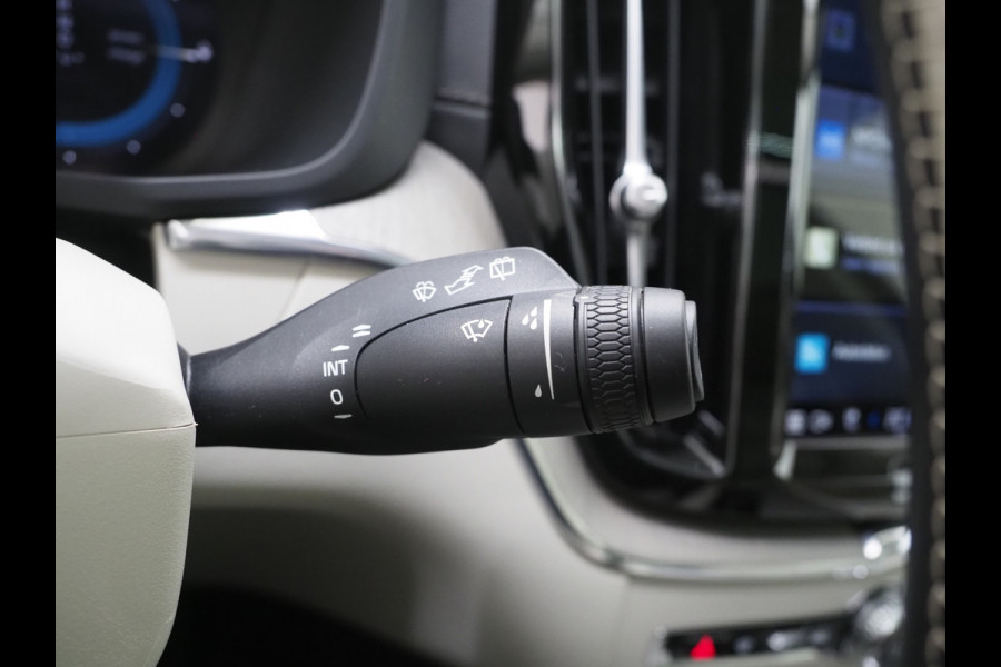 Volvo XC60 2.0 T6 Recharge AWD Ultimate Long Range | Panoramadak | Harman/Kardon | Pilot Assist | Trekhaak | HUD | Keyless | Carplay