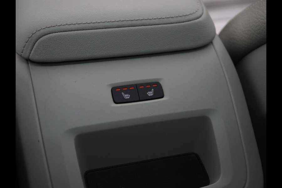 Volvo XC60 2.0 T6 Recharge AWD Ultimate Long Range | Panoramadak | Harman/Kardon | Pilot Assist | Trekhaak | HUD | Keyless | Carplay