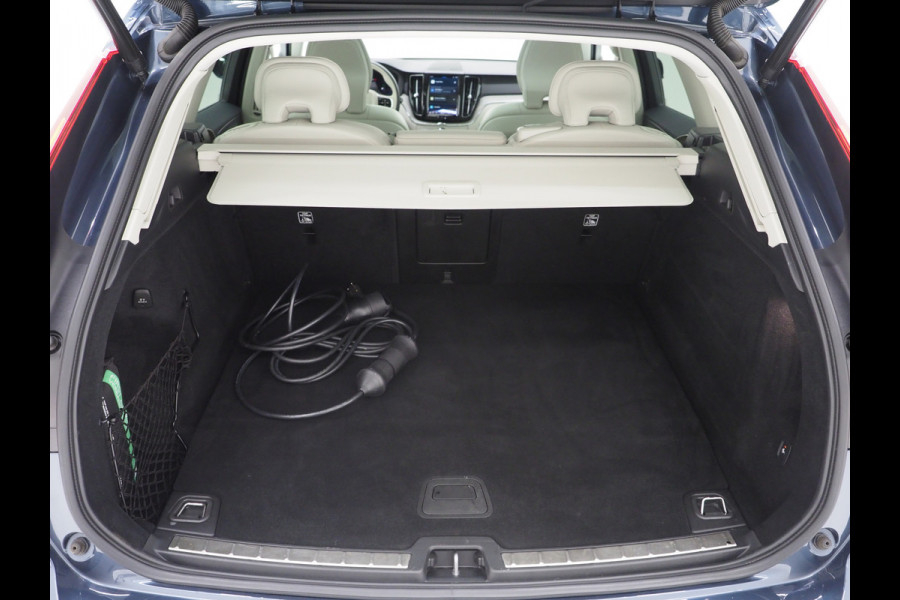 Volvo XC60 2.0 T6 Recharge AWD Ultimate Long Range | Panoramadak | Harman/Kardon | Pilot Assist | Trekhaak | HUD | Keyless | Carplay