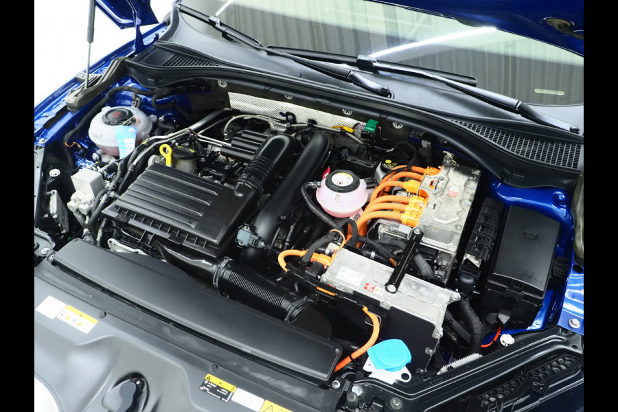 Škoda Superb Combi 1.4 TSI iV Laurin & Klement | Panoramadak | Massage | Trekhaak | Canton | Leder | 360 | Keyless | Adaptive Cruise