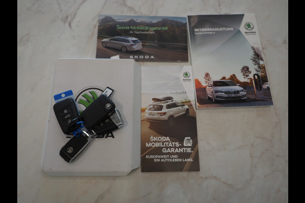 Škoda Superb Combi 1.4 TSI iV Laurin & Klement | Panoramadak | Massage | Trekhaak | Canton | Leder | 360 | Keyless | Adaptive Cruise