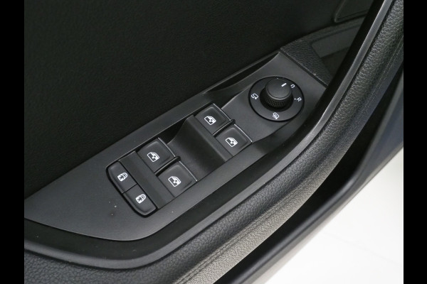 Škoda Superb Combi 1.4 TSI iV Laurin & Klement | Panoramadak | Massage | Trekhaak | Canton | Leder | 360 | Keyless | Adaptive Cruise