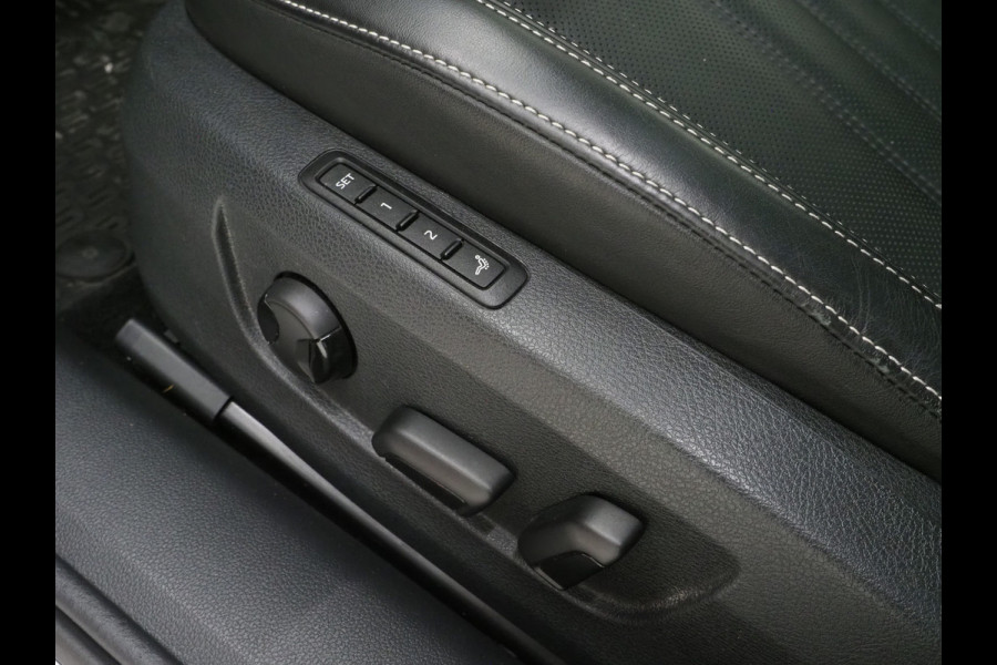 Škoda Superb Combi 1.4 TSI iV Laurin & Klement | Panoramadak | Massage | Trekhaak | Canton | Leder | 360 | Keyless | Adaptive Cruise