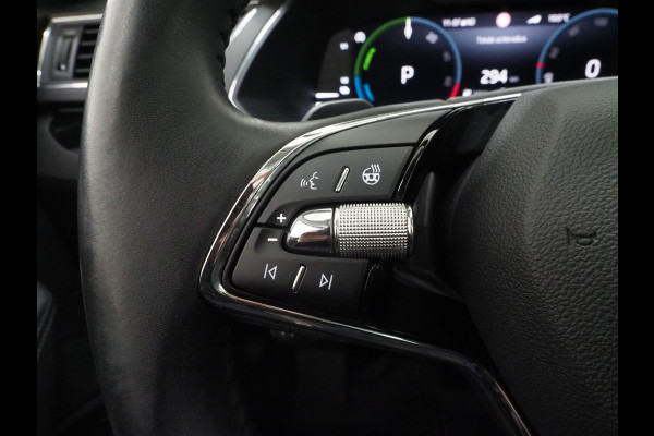 Škoda Superb Combi 1.4 TSI iV Laurin & Klement | Panoramadak | Massage | Trekhaak | Canton | Leder | 360 | Keyless | Adaptive Cruise