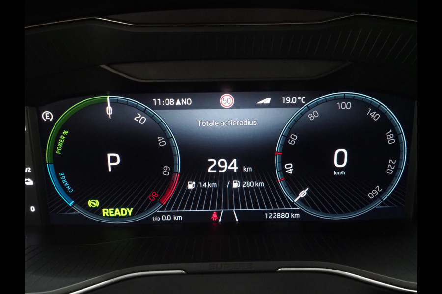 Škoda Superb Combi 1.4 TSI iV Laurin & Klement | Panoramadak | Massage | Trekhaak | Canton | Leder | 360 | Keyless | Adaptive Cruise