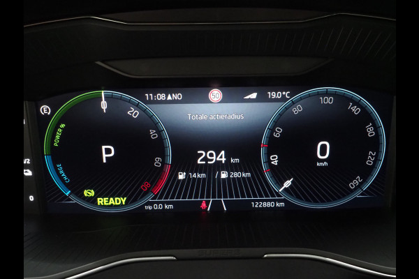 Škoda Superb Combi 1.4 TSI iV Laurin & Klement | Panoramadak | Massage | Trekhaak | Canton | Leder | 360 | Keyless | Adaptive Cruise