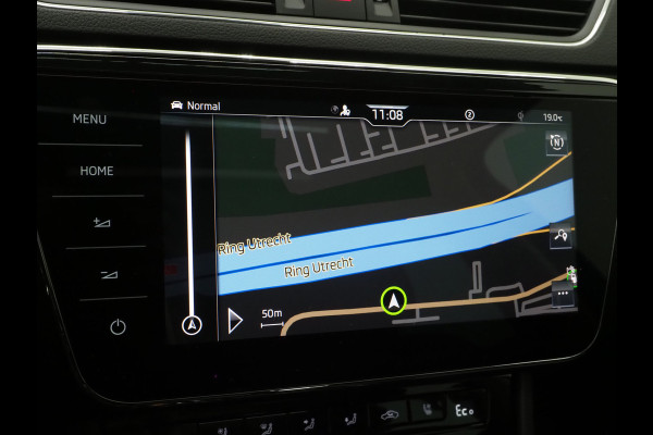 Škoda Superb Combi 1.4 TSI iV Laurin & Klement | Panoramadak | Massage | Trekhaak | Canton | Leder | 360 | Keyless | Adaptive Cruise