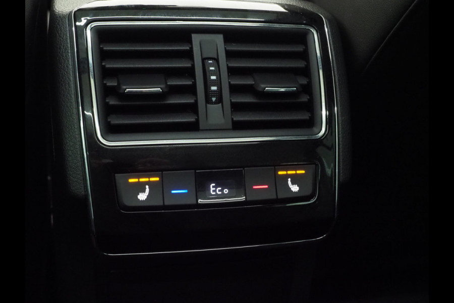 Škoda Superb Combi 1.4 TSI iV Laurin & Klement | Panoramadak | Massage | Trekhaak | Canton | Leder | 360 | Keyless | Adaptive Cruise