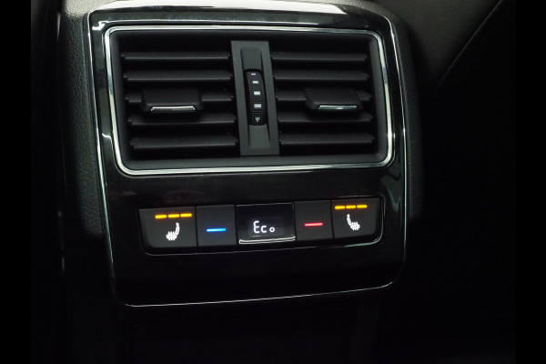 Škoda Superb Combi 1.4 TSI iV Laurin & Klement | Panoramadak | Massage | Trekhaak | Canton | Leder | 360 | Keyless | Adaptive Cruise