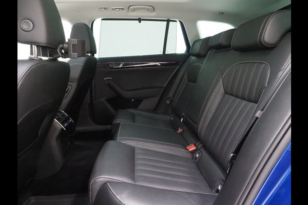 Škoda Superb Combi 1.4 TSI iV Laurin & Klement | Panoramadak | Massage | Trekhaak | Canton | Leder | 360 | Keyless | Adaptive Cruise