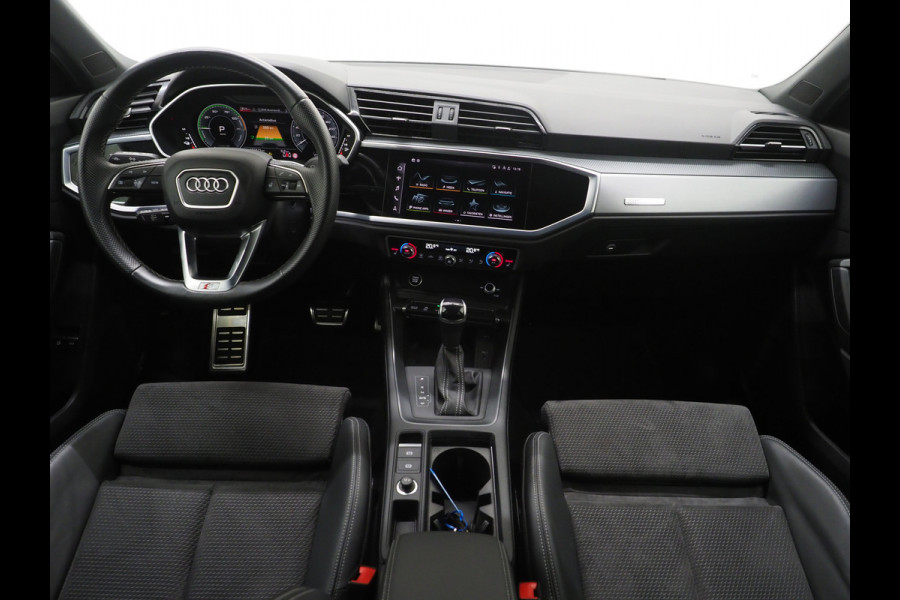 Audi Q3 Sportback 45 TFSI e S-Line Edition Black | LED | Keyless | Adaptive Cruise | Camera | Zwarte Hemel | Carplay