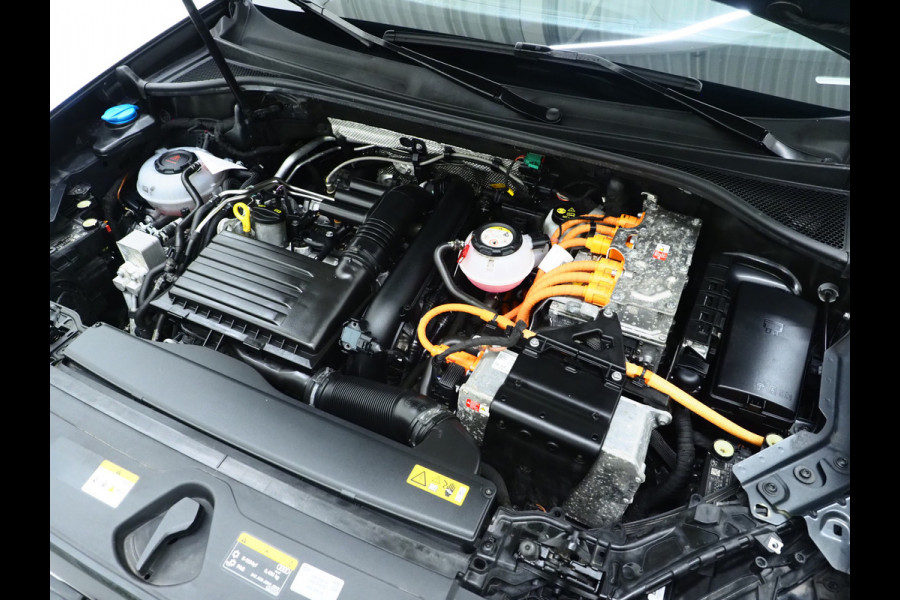 Audi Q3 Sportback 45 TFSI e S-Line Edition Black | LED | Keyless | Adaptive Cruise | Camera | Zwarte Hemel | Carplay