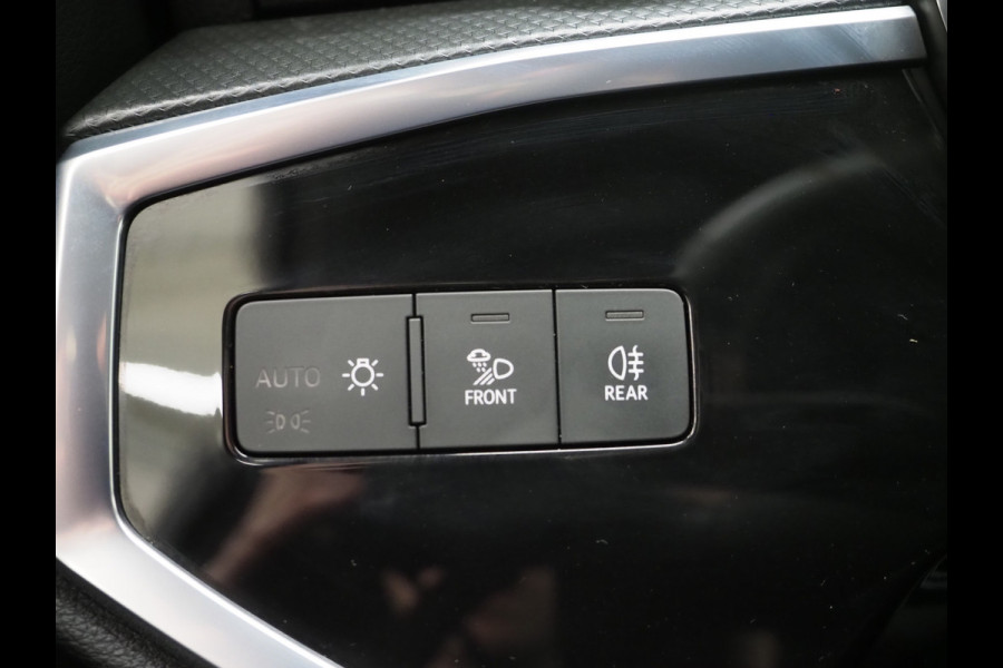 Audi Q3 Sportback 45 TFSI e S-Line Edition Black | LED | Keyless | Adaptive Cruise | Camera | Zwarte Hemel | Carplay