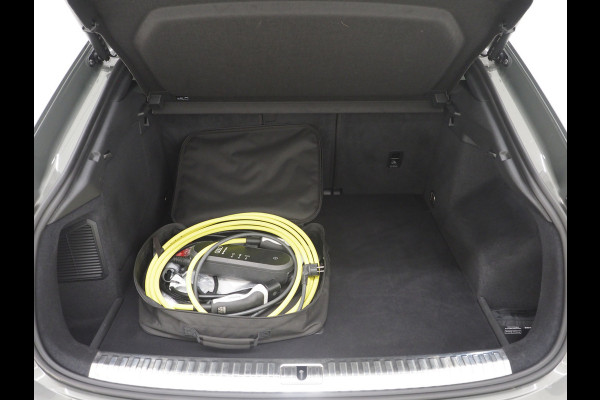 Audi Q3 Sportback 45 TFSI e S-Line Edition Black | LED | Keyless | Adaptive Cruise | Camera | Zwarte Hemel | Carplay