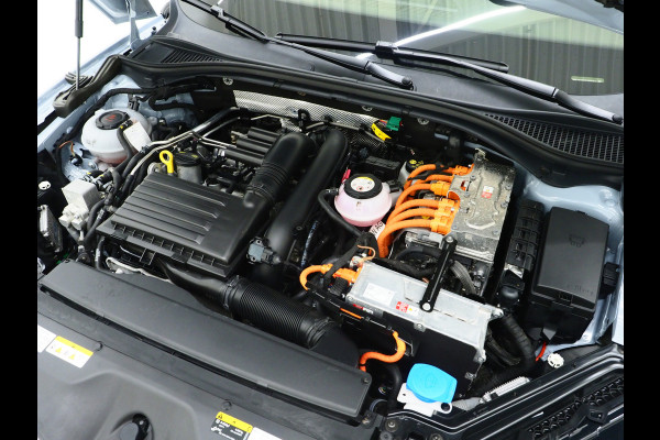 Škoda Superb Combi 1.4 TSI iV Laurin & Klement | Panoramadak | Massage | Canton | Trekhaak | 360 | Leder | Keyless | Adaptive Cruise