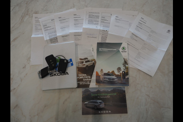 Škoda Superb Combi 1.4 TSI iV Laurin & Klement | Panoramadak | Massage | Canton | Trekhaak | 360 | Leder | Keyless | Adaptive Cruise