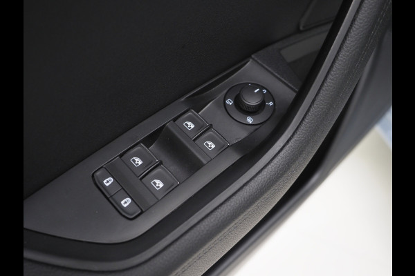 Škoda Superb Combi 1.4 TSI iV Laurin & Klement | Panoramadak | Massage | Canton | Trekhaak | 360 | Leder | Keyless | Adaptive Cruise