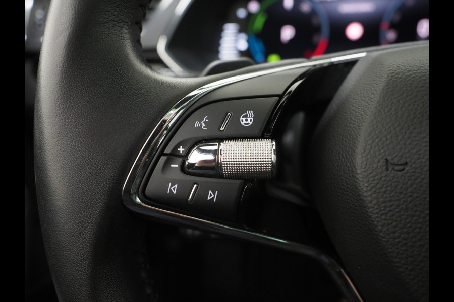 Škoda Superb Combi 1.4 TSI iV Laurin & Klement | Panoramadak | Massage | Canton | Trekhaak | 360 | Leder | Keyless | Adaptive Cruise