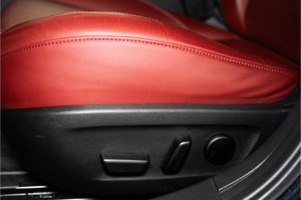 Mazda 3 2.0 e-SkyActiv-X M Hybrid 180 Luxury 187PK | NL AUTO+NAP | Bose | Leder | HUD | Elektr. Stoelen | VOL OPTIE! 12 MND Garantie