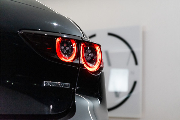 Mazda 3 2.0 e-SkyActiv-X M Hybrid 180 Luxury 187PK | NL AUTO+NAP | Bose | Leder | HUD | Elektr. Stoelen | VOL OPTIE! 12 MND Garantie