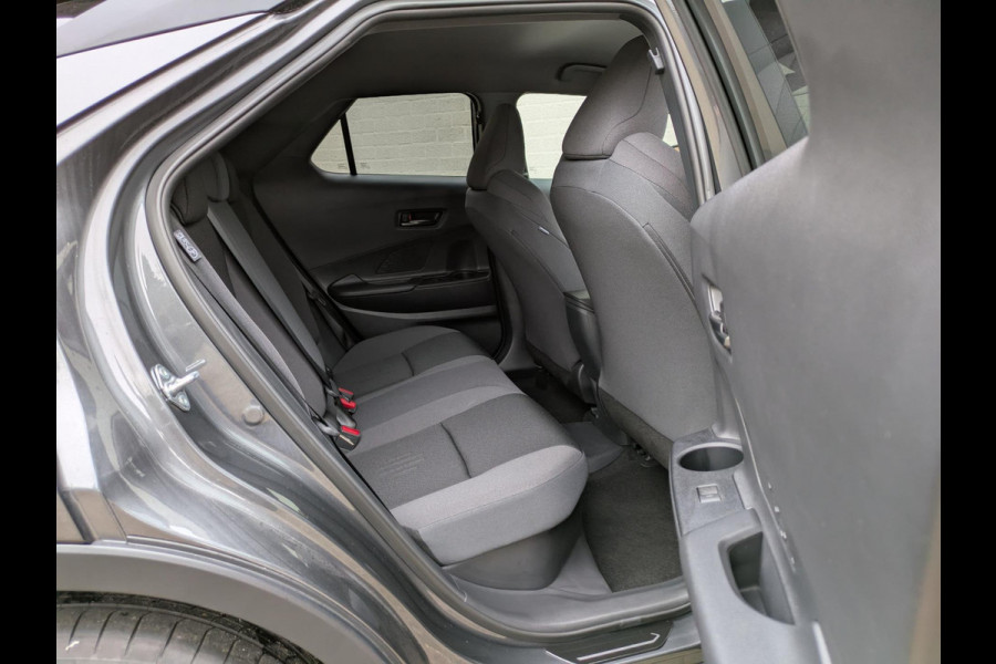 Toyota C-HR 2.0 Plug-in Hybrid 220 Dynamic|Stoel/Stuurverwarming|Groot-Navi|Adaptive-Cruise|Apple-Carplay/Android-Auto