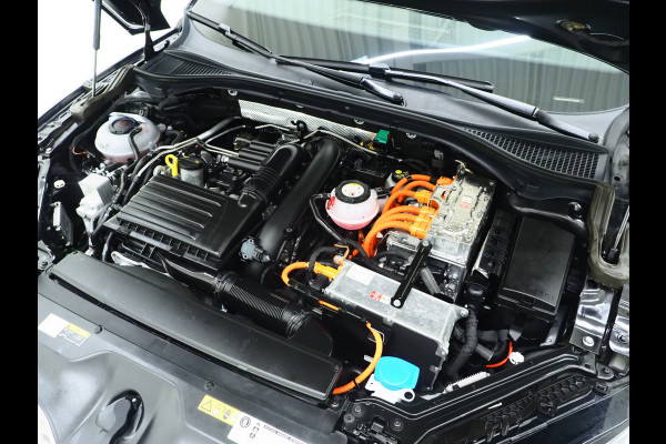 Škoda Superb Combi 1.4 TSI iV Style | Panoramadak | Trekhaak | Canton | 360 | Keyless | Adaptive Cruise | Carplay