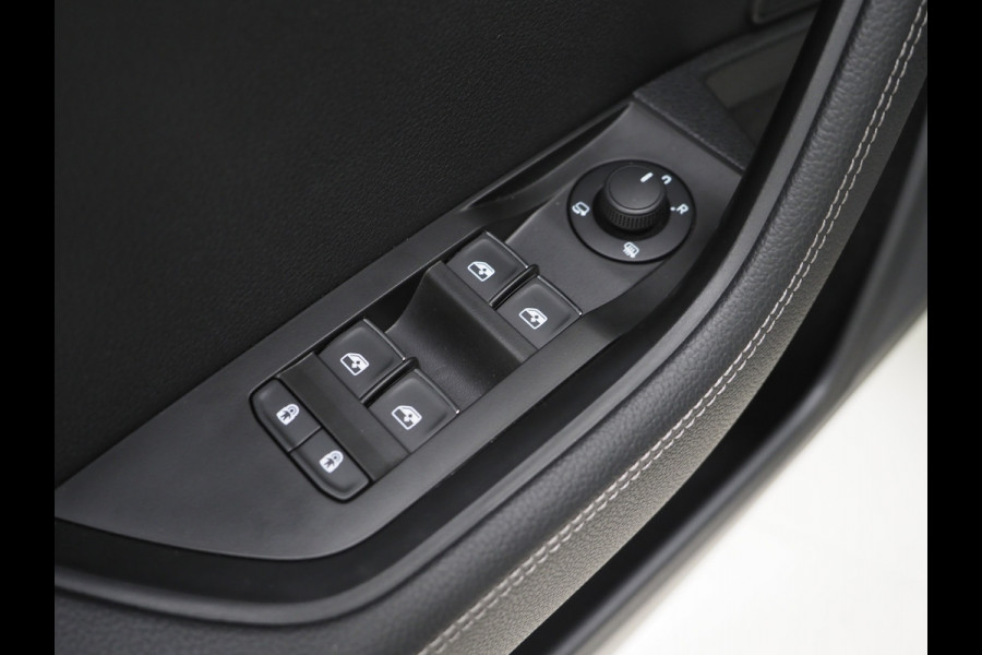 Škoda Superb Combi 1.4 TSI iV Style | Panoramadak | Trekhaak | Canton | 360 | Keyless | Adaptive Cruise | Carplay