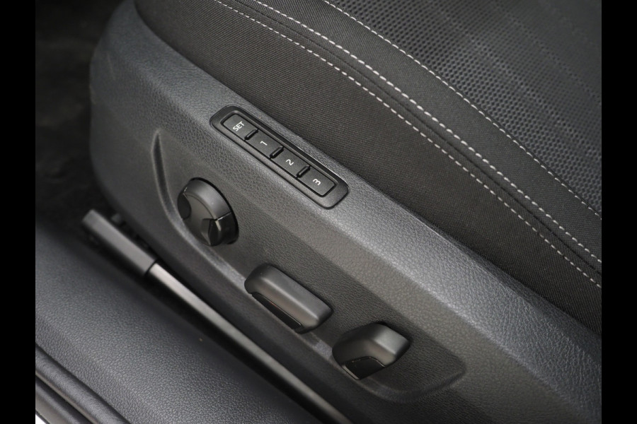Škoda Superb Combi 1.4 TSI iV Style | Panoramadak | Trekhaak | Canton | 360 | Keyless | Adaptive Cruise | Carplay