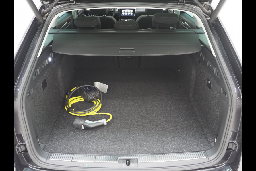 Škoda Superb Combi 1.4 TSI iV Style | Panoramadak | Trekhaak | Canton | 360 | Keyless | Adaptive Cruise | Carplay