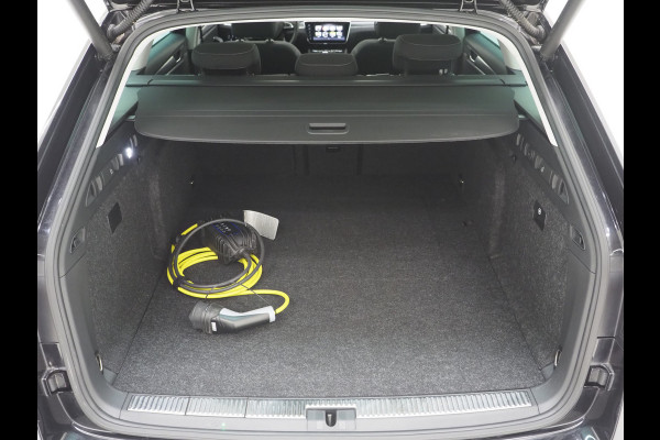 Škoda Superb Combi 1.4 TSI iV Style | Panoramadak | Trekhaak | Canton | 360 | Keyless | Adaptive Cruise | Carplay