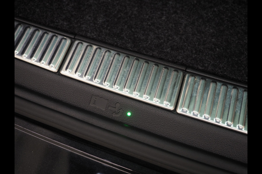 Škoda Superb Combi 1.4 TSI iV Style | Panoramadak | Trekhaak | Canton | 360 | Keyless | Adaptive Cruise | Carplay