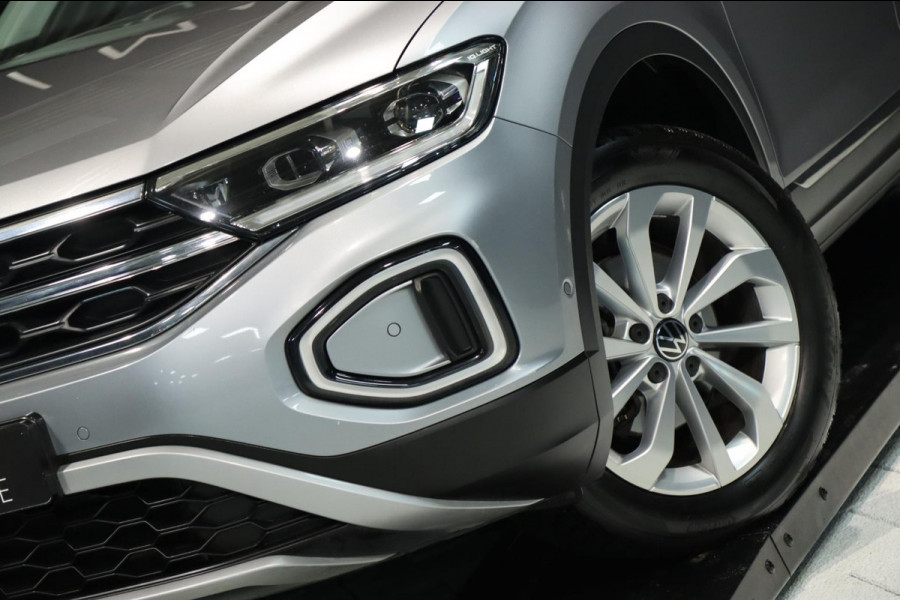 Volkswagen T-Roc 1.5 TSI ACT / PANODAK / VIRTUAL / ACC / KEYLESS / CAMERA / CARPLAY