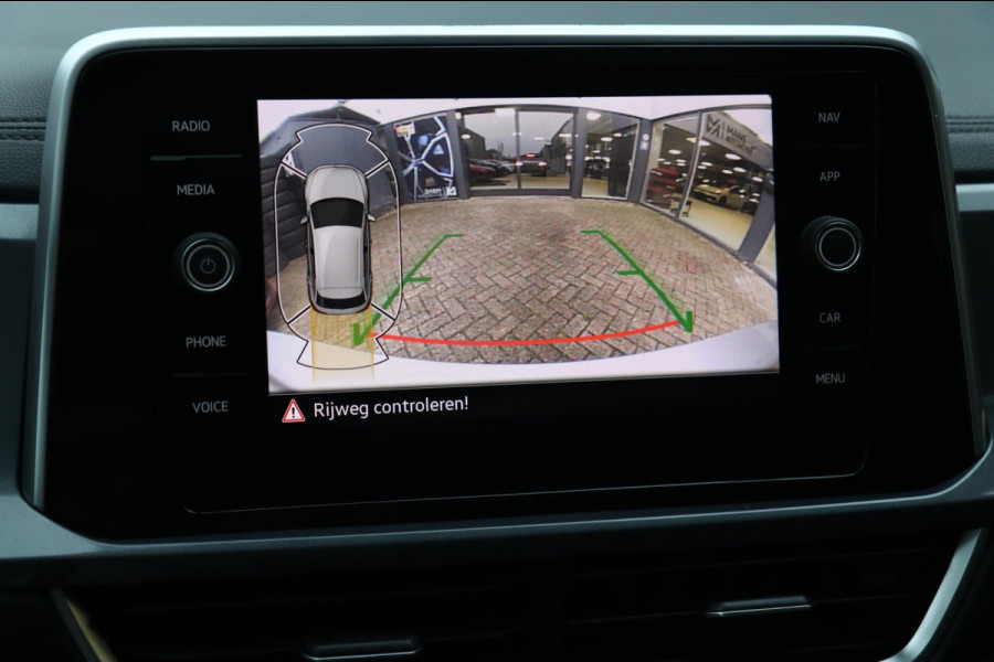 Volkswagen T-Roc 1.5 TSI ACT / PANODAK / VIRTUAL / ACC / KEYLESS / CAMERA / CARPLAY