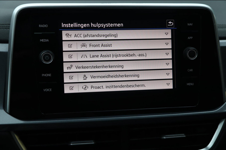 Volkswagen T-Roc 1.5 TSI ACT / PANODAK / VIRTUAL / ACC / KEYLESS / CAMERA / CARPLAY