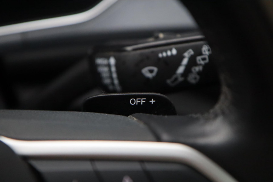 Volkswagen T-Roc 1.5 TSI ACT / PANODAK / VIRTUAL / ACC / KEYLESS / CAMERA / CARPLAY