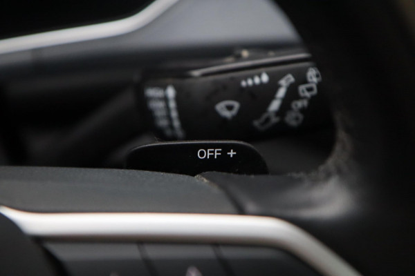 Volkswagen T-Roc 1.5 TSI ACT / PANODAK / VIRTUAL / ACC / KEYLESS / CAMERA / CARPLAY