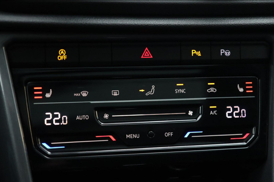 Volkswagen T-Roc 1.5 TSI ACT / PANODAK / VIRTUAL / ACC / KEYLESS / CAMERA / CARPLAY