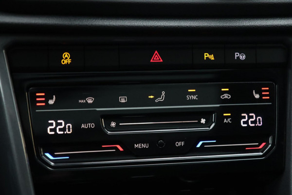 Volkswagen T-Roc 1.5 TSI ACT / PANODAK / VIRTUAL / ACC / KEYLESS / CAMERA / CARPLAY