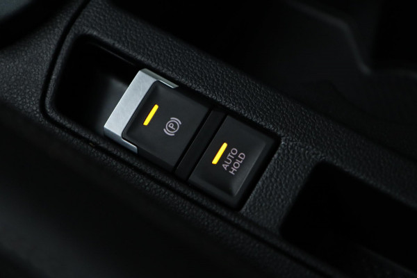 Volkswagen T-Roc 1.5 TSI ACT / PANODAK / VIRTUAL / ACC / KEYLESS / CAMERA / CARPLAY