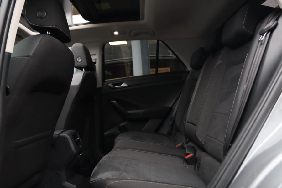 Volkswagen T-Roc 1.5 TSI ACT / PANODAK / VIRTUAL / ACC / KEYLESS / CAMERA / CARPLAY